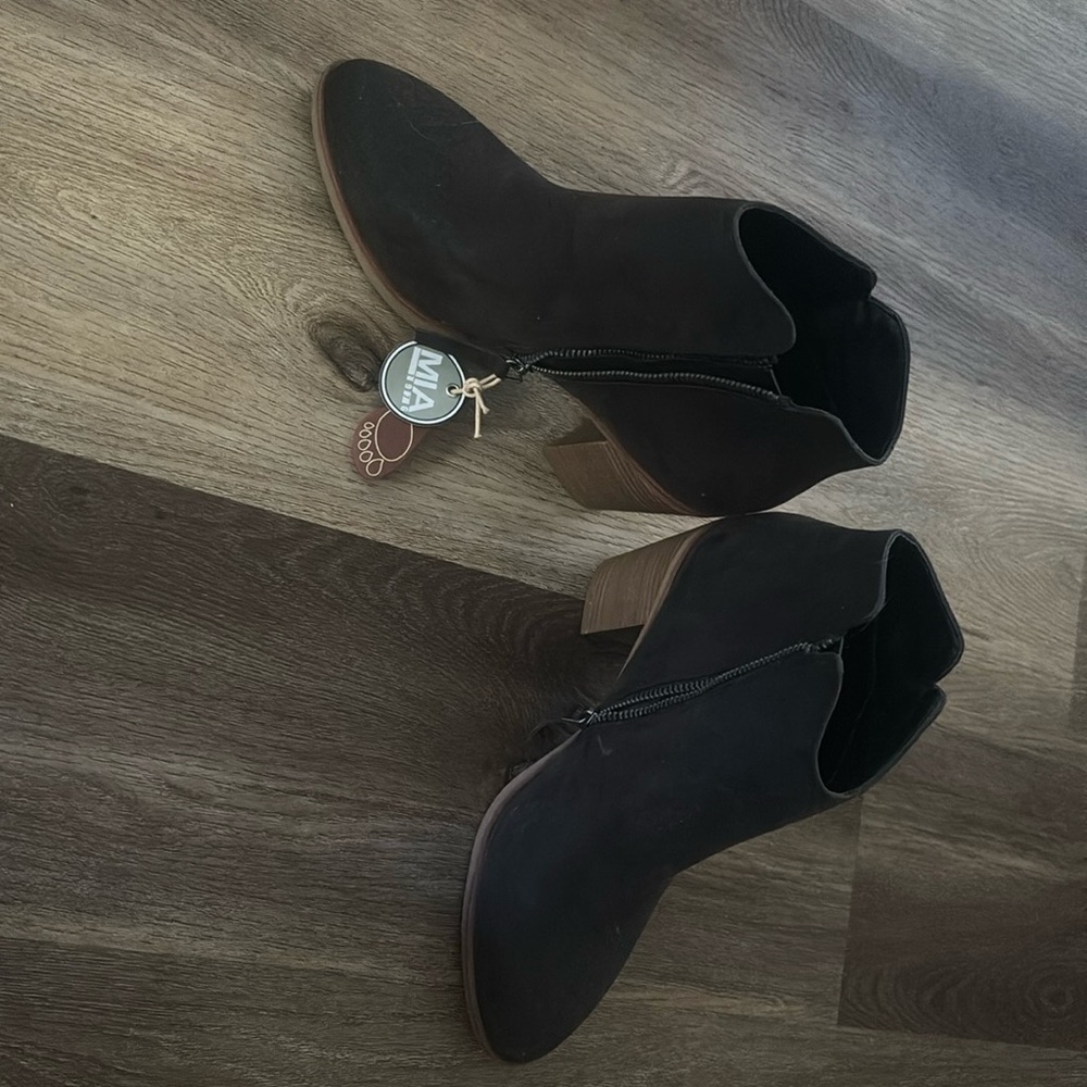 Brand new with tags black Mia boots